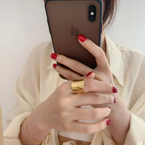 Minimalistische Brede Band Ring Titanium Staal Verguld Glad Gepolijst Onregelmatig Ontwerp Sieraden Voor Dames