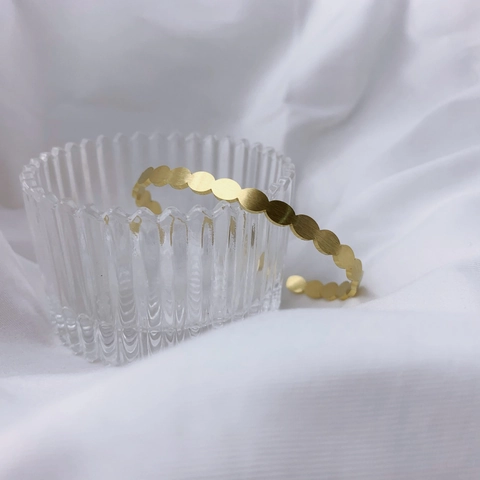 Minimalist Golden Open Cuff Bangle Women Titanium Steel Brushed Matte Finish Circular Disc Linked Design Vintage Style Accessory