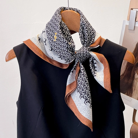 Women Square Scarf Satin Polyester Satin Feeling Geometric Horse Print Elegant Neck Scarf Shawl Fashion Wrap