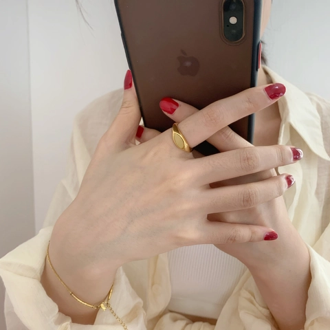 Minimalistischer Siegelring Titanstahl Vergoldet Poliert Glatte Oberfläche Eleganter Schmuck Für Damen