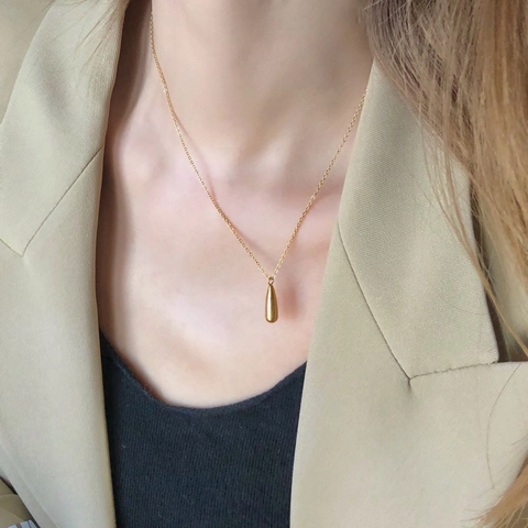 Collana Con Pendente A Goccia Minimalista Acciaio Al Titanio Placcato Oro Superficie Liscia Elegante Gioielli Da Donna