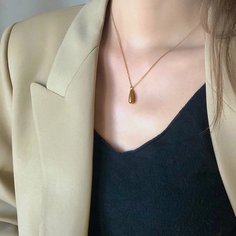 Collana Con Pendente A Goccia Minimalista Acciaio Al Titanio Placcato Oro Superficie Liscia Elegante Gioielli Da Donna
