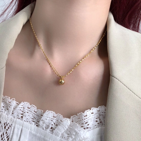 Collana A Strati Acciaio Al Titanio Pendente A Sfera Dorata Lucida Catena Da Clavicola Elegante Minimalista Per Donne