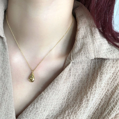 Collana Con Ciondolo A Goccia Dacqua Acciaio Al Titanio Placcato Oro Consistenza Irregolare Lava Metallo Liquido Stile Ins Per Donne