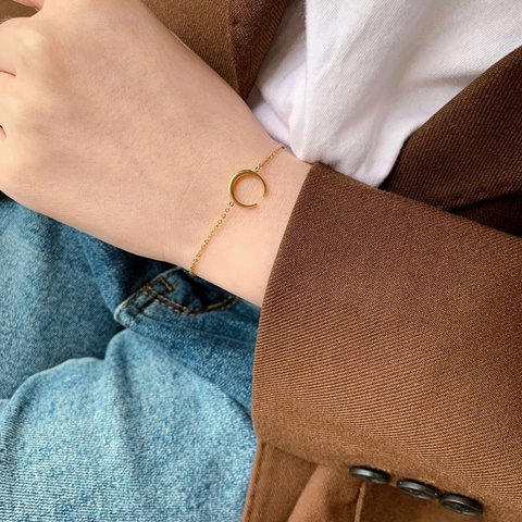 Bracciale Con Pendente A Mezzaluna Minimalista Acciaio Al Titanio Placcato Oro 18K Gioielli Per Donna Regalo