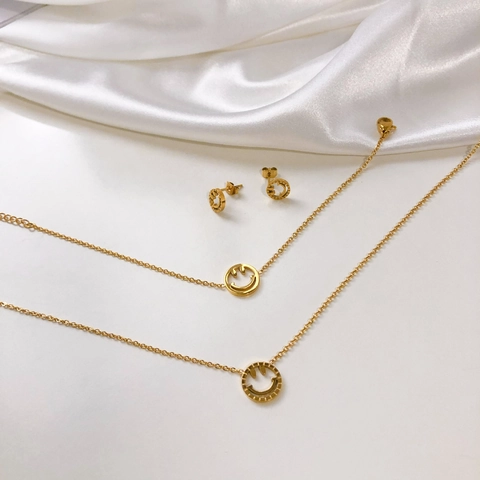 Gioielli Faccina Sorridente Cava Acciaio Titanio Placcato Oro Collana Orecchini Bracciale Accessorio Donna