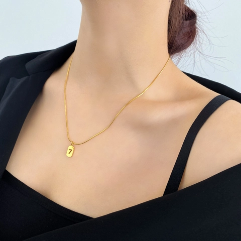 Minimalistische Vergoldete Edelstahl Halskette Mit Nummer 7 Quadratischem Anhänger Schlangenkette Für Damen Vintage Schmuck