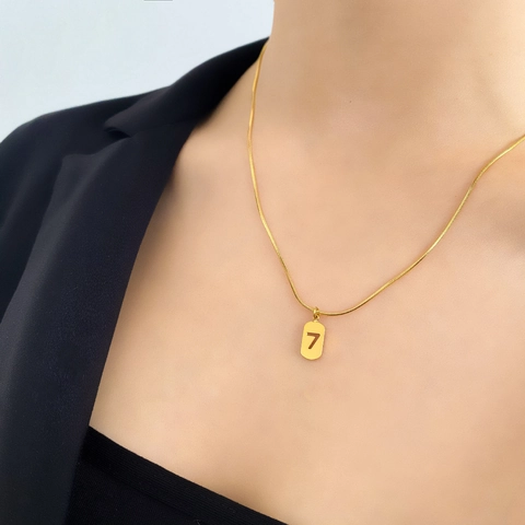 Minimalistische Vergoldete Edelstahl Halskette Mit Nummer 7 Quadratischem Anhänger Schlangenkette Für Damen Vintage Schmuck