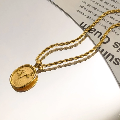 Vintage Oval Pendant Necklace For Women Retro Flower Relief Titanium Steel 18K Gold Plated Rope Chain French Minimalist Jewelry