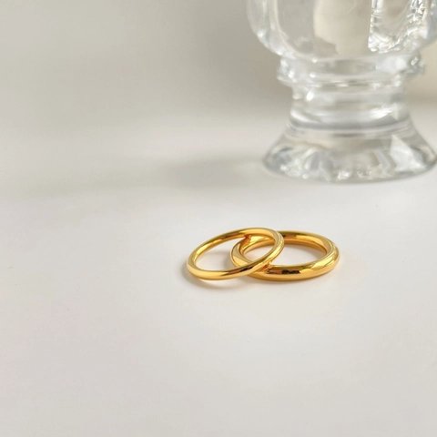 Minimalistischer Französischer Retro Titanstahlring Gewölbt Glatt Poliert Stapelbar Vintage Vergoldeter Schmuck Für Damen
