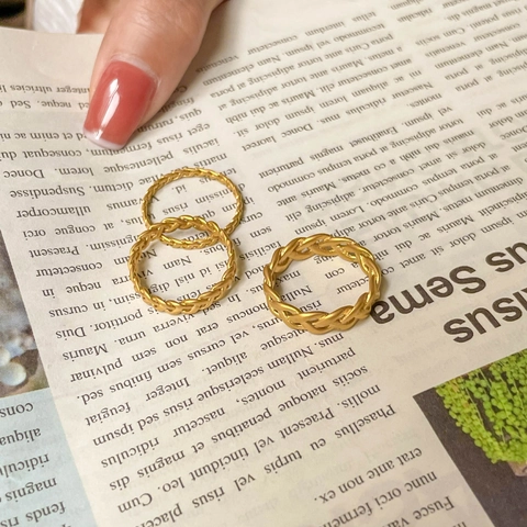 Anello Intrecciato Vintage Acciaio Al Titanio Finitura Opaca Croce Cava Minimalista Gioielli Di Moda Per Donna