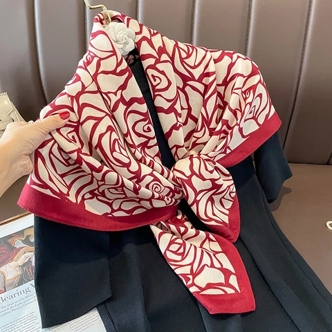 Écharpe Mode Femmes Motif Rose Polyester Toucher Satin Grand Châle Carré Accessoire De Cou Élégant
