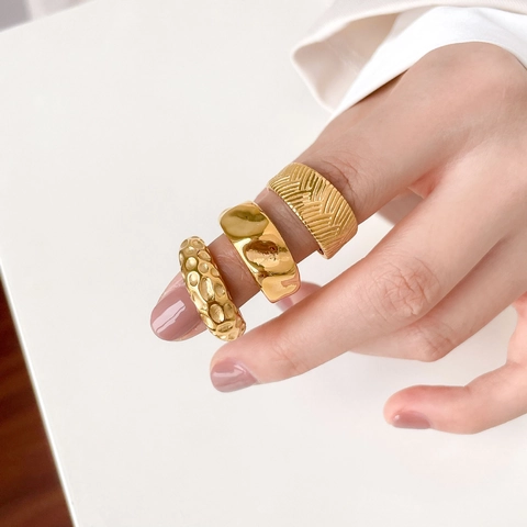 Französischer Retro Vergoldeter Edelstahlring Für Damen Weizenmuster Hammerschlagtextur Unregelmäßige Falte Vintage Schmuck
