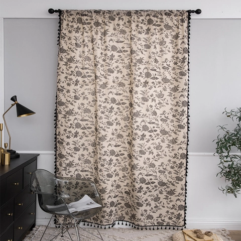 Bohemian Vintage Baumwoll Leinen Vorhang mit Blumenmuster Off White Lichtdurchlässig mit Schwarzen Quasten für Wohnzimmer