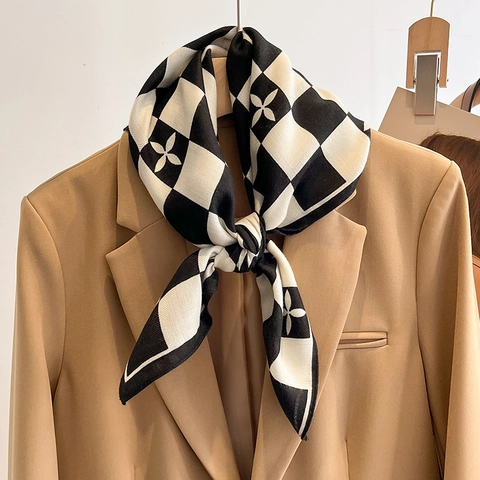 Vierkante Sjaal Met Schaakbord Bloemenprint Polyester Satijngevoel Elegant Mode Accessoire Voor Dames