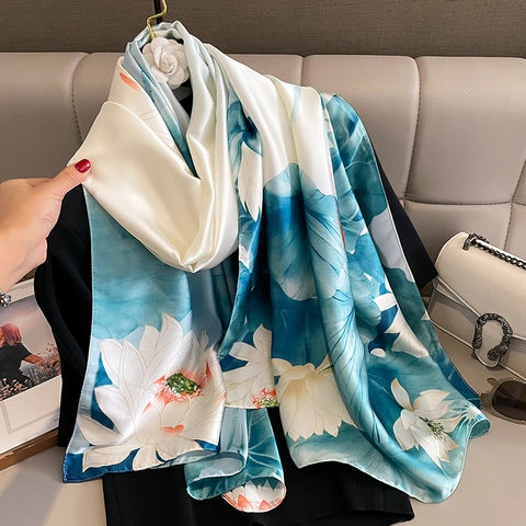 Eleganter Satinnimitat Schal Mit Lotosblumen Druck Leichter Künstlerischer Satin Schal Für Damen Winter Wärme Vielseitiges Tuch