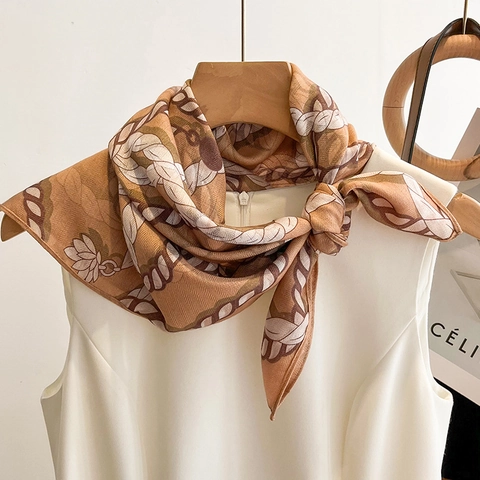Eleganter Damen Quadratschals Kaffee Polyester Seidigen Griff Retro Kettenseildruck Mode Dekorative Schal