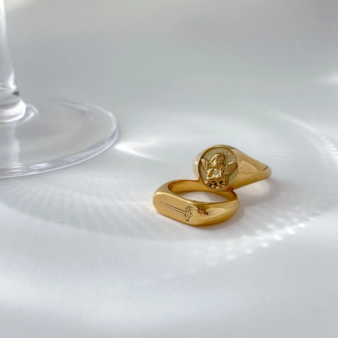 Vintage Angel Cupid Relief Signet Ring For Women Stainless Steel Gold Daisy Flower Carving Fashion Jewelry Accessory