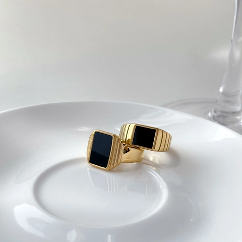 Anillo Sigillo In Acciaio Inossidabile Placcato Oro Con Pietra Nera Rettangolare Texture A Costine Minimalista Uomo Donna