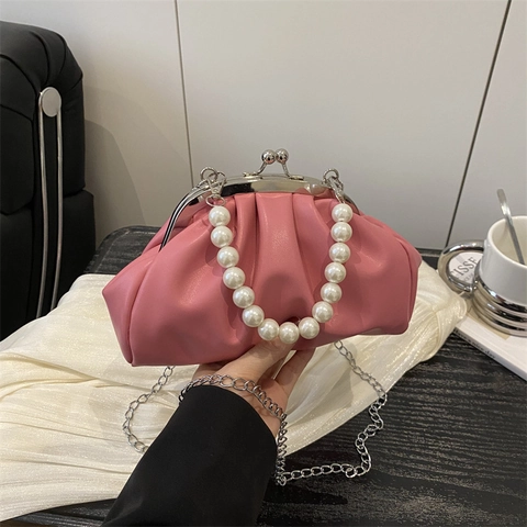 Pleated Cloud Crossbody Bag For Women PU Leather With Artificial Pearl Handle Metal Chain Strap Elegant Retro Kiss Lock Handbag