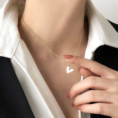 Collana Con Ciondolo A Cuore In Smalto Bianco Minimalista In Acciaio Al Titanio Catena A O Dorata Design Griglia Pixel
