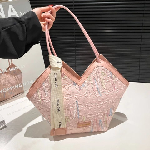 Quilted PU Leather Tote Bag Large Capacity V Shape Opening Colorful Embroidery Shoulder Bag With Wide Strap For Women Commute