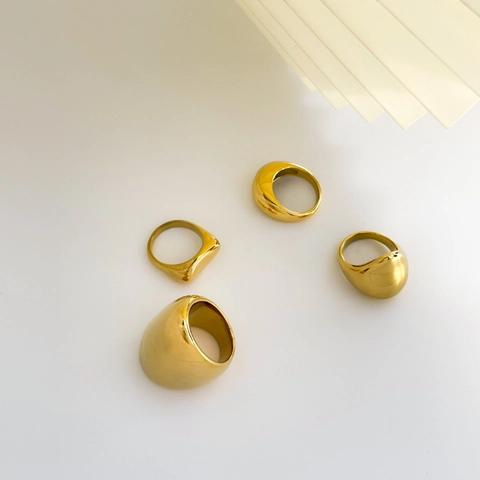 Klobige Goldene Titan Edelstahl Dome Ringe Für Frauen Minimalistische Übertriebene Polierte Geometrische Statement Schmuck
