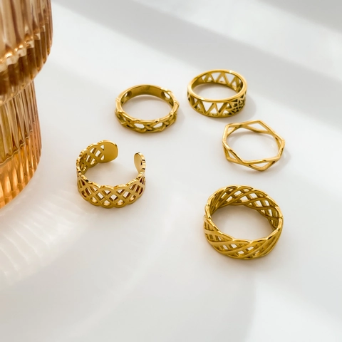 Minimalistischer Geometrischer Ring Aus Vergoldetem Titanstahl Mit Hohlmuster Webkette Und Spitze Statement Schmuck Für Damen