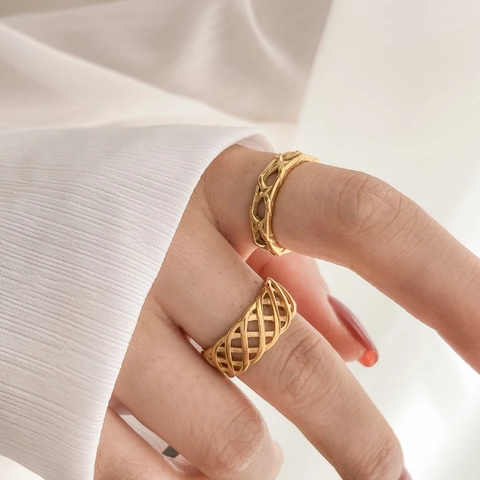 Minimalistischer Geometrischer Ring Aus Vergoldetem Titanstahl Mit Hohlmuster Webkette Und Spitze Statement Schmuck Für Damen