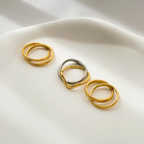In Elkaar Grijpende Dubbele Cirkelringen Titanium Staal Hoogglanzend Gedraaide Textuur Minimalistische Sieraden Voor Vrouwen