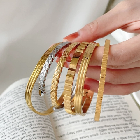 Elegant Titanium Steel Bangle 18K Gold Plated Quilted Geometric Gear Stripe Pattern Minimalist Jewelry Women