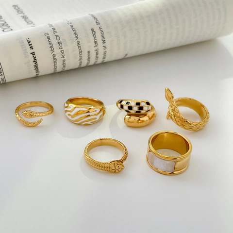 Anillo de Serpiente de Acero Inoxidable Chapado en Oro Retro Francés Esmalte Tablero de Ajedrez Incrustaciones de Concha Anillo Punk Mujer
