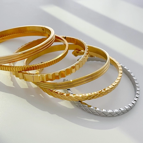 Elegant Titanium Steel Bangle 18K Gold Plated Quilted Geometric Gear Stripe Pattern Minimalist Jewelry Women