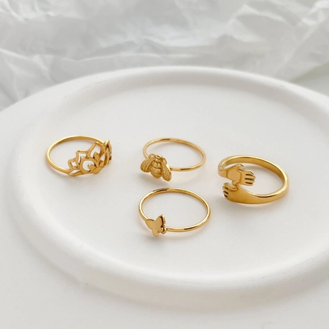 Titanium Steel Rings For Women 18K Gold Plated Little Bee Butterfly Hugging Hands Hollow Lotus Vintage Jewelry Accessory