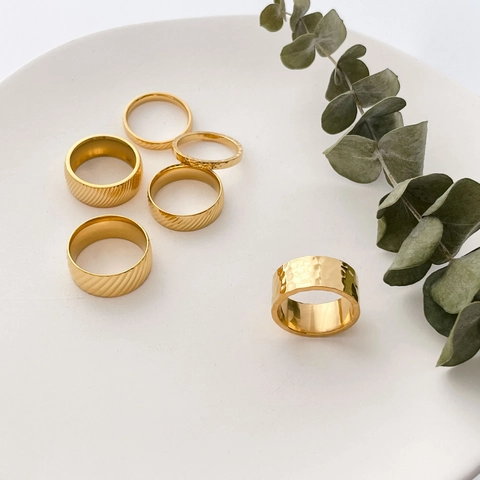 Anello Vintage Con Texture Martellata E Fascia A Costine Gioielli In Acciaio Inossidabile Placcato Oro Stile Semplice Per Donne