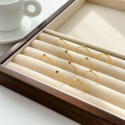 Dünner Vergoldeter Edelstahlring Für Damen Stapelbarer Bunter Runder Zirkon Gehämmertes Band Zierlicher Minimalistischer Schmuck