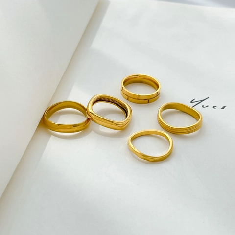 Minimalistische Geometrische Edelstahlringe Für Damen 18K Vergoldet Poliert Gebogene Facettierte Mode Schmuck