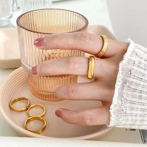 Minimalistische Geometrische Edelstahlringe Für Damen 18K Vergoldet Poliert Gebogene Facettierte Mode Schmuck