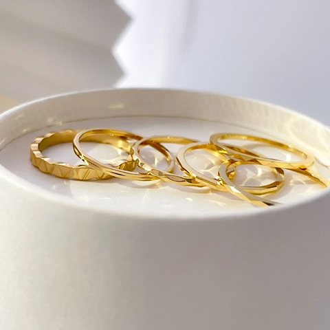 Minimalistischer Geometrischer Facettierter Ring Für Damen Titanstahl Wolframstahl Hammerschlag Stapelbarer Band Schmuck