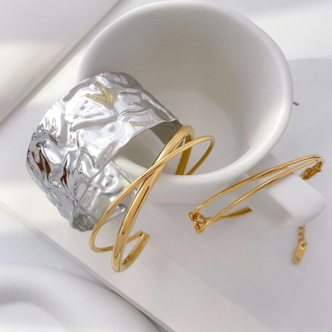Minimalistischer Edelstahl Manschettenarmreif Vergoldet Gehämmert Kreuzkette Armreif Moderner Schmuck Für Damen