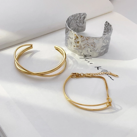 Minimalistischer Edelstahl Manschettenarmreif Vergoldet Gehämmert Kreuzkette Armreif Moderner Schmuck Für Damen