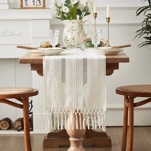 Chemin de Table Rayé Boho Nordique pour Table à Manger Polyester Ajouré Géométrique Brodé avec Franges Décor de Cuisine
