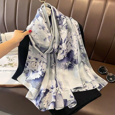 Großer Blumenschal Aus Satinnimitat Satin Mit Pfingstrosendruck Als Sonnenschutz Strandtuch Eleganter Schultertuch Für Damen