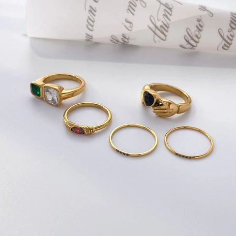 Gold Plated Titanium Steel Rings With Heart Black Zircon Red Green White Gemstones Retro Hands Hugging Jewelry For Women