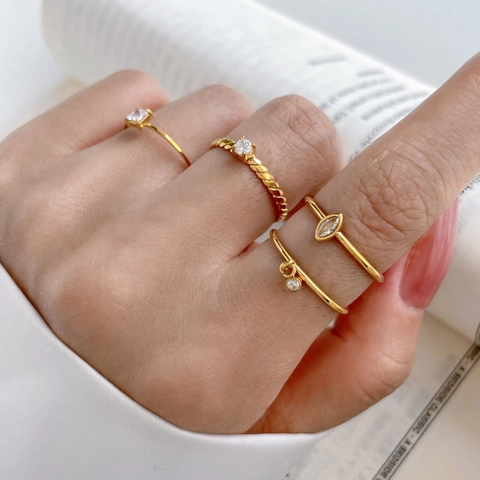 Titanium Stahl Vergoldete Ringe Für Frauen Klare Zirkonia Twist Design Quadratische Runde Stein Anhänger Mode Schmuck