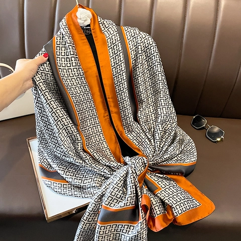 Elegante Sciarpa Di Raso Da Donna Scialle Stampa Geometrica A Catena Protezione Solare Spiaggia Viaggio Accessorio