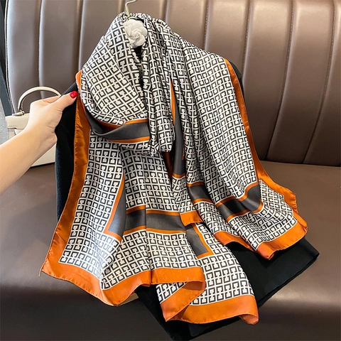 Elegante Sciarpa Di Raso Da Donna Scialle Stampa Geometrica A Catena Protezione Solare Spiaggia Viaggio Accessorio