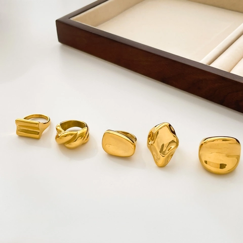 Anillo Grueso Geométrico Irregular Acero De Titanio Chapado En Oro De 18K Textura De Lava Fundida Joyería Elegante Para Mujer