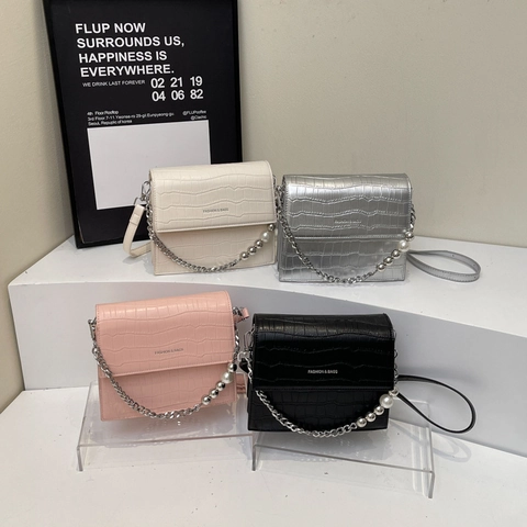 Women Crossbody Bag Crocodile Pattern PU Leather Flap Small Square Shoulder Bag With Artificial Pearl Chain Chic Elegant Handbag