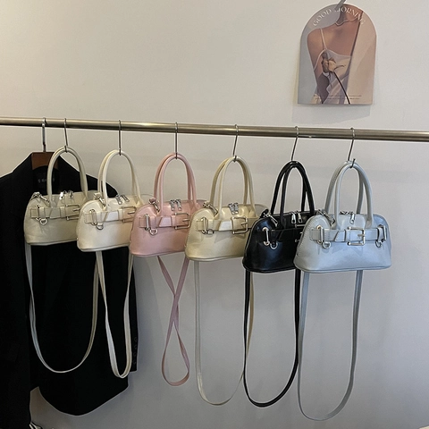 Bolso de Mano Concha de Cuero PU para Mujer Diseño de Nicho Retro Con Hebilla de Cinturón Plateada Color Sólido